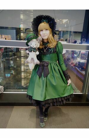 ロリータファッションに身を包むオンプさん（本人SNSより）