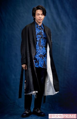 中村倫也　撮影／佐藤靖彦