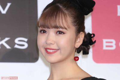 藤田ニコル、大胆ミニ丈の“太もも露出”ショットが「こんなにたくましかったっけ？」「むしろ理想」賛否