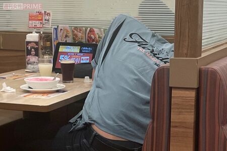 かき氷をそのままに寝落ちした布川