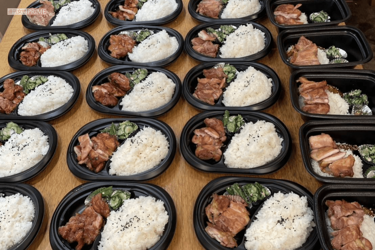 現在は50食分を4人で作っている。どれもおいしいと評判だ