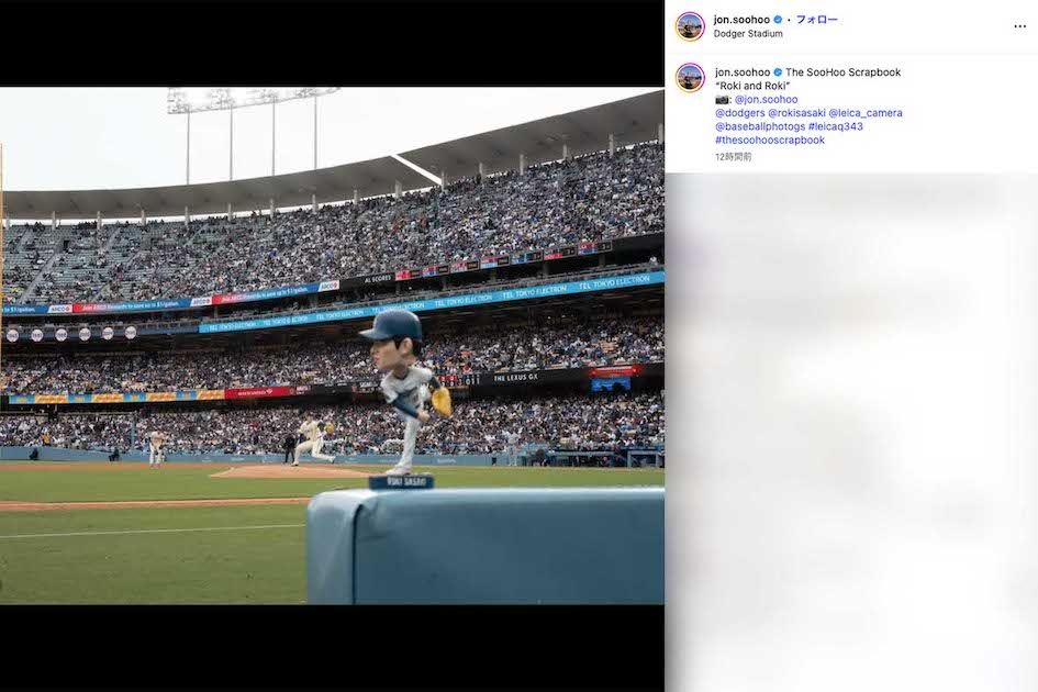 佐々木朗希のボブルヘッド人形と本人の“コラボ写真”（ドジャース専属カメラマン、ジョン・スーフー氏のインスタグラムより）