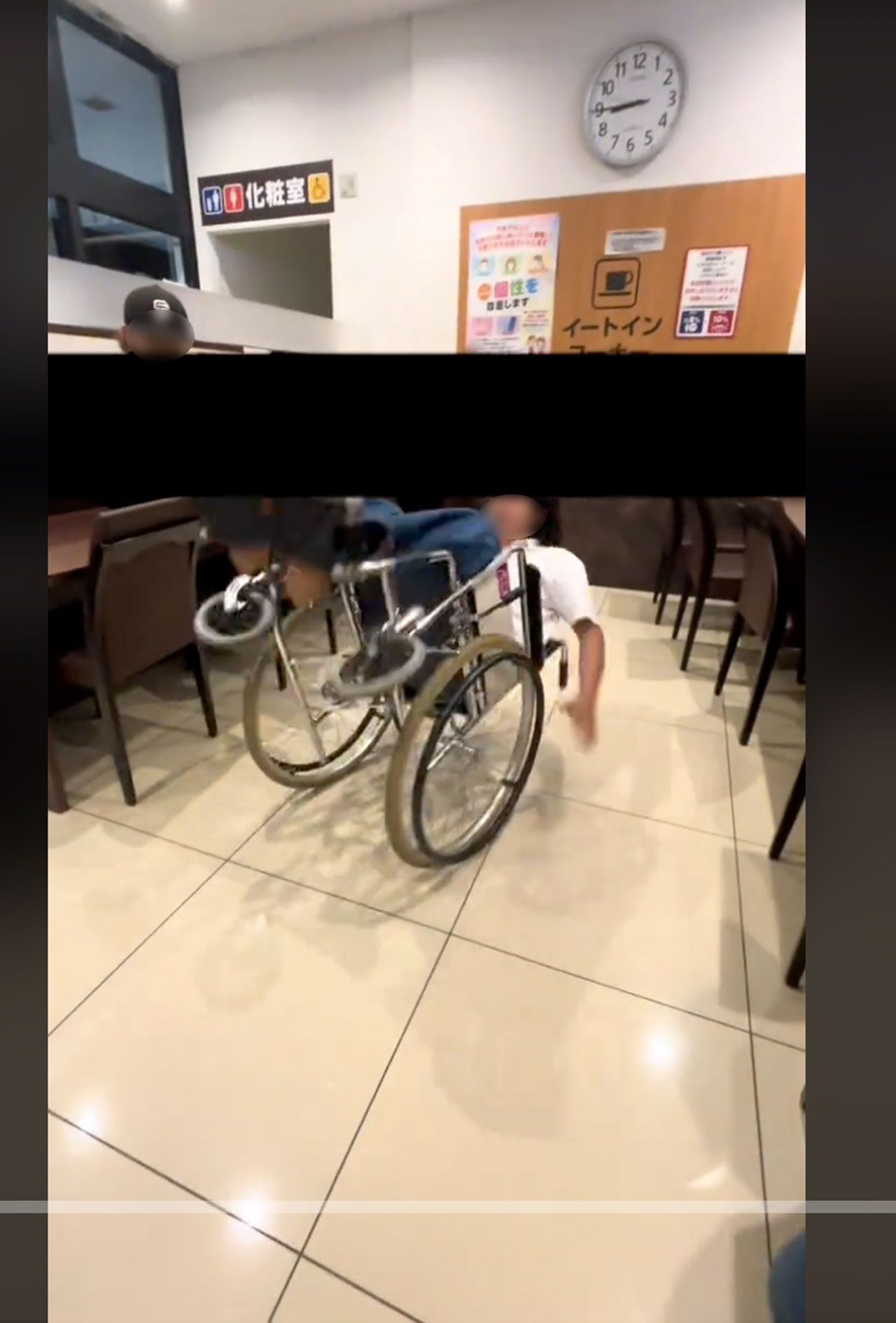 イオンの無料貸出車いすで悪ふざけをする若者たち、左にいる若者はイートインの机の上に座っている（TikTokより）
