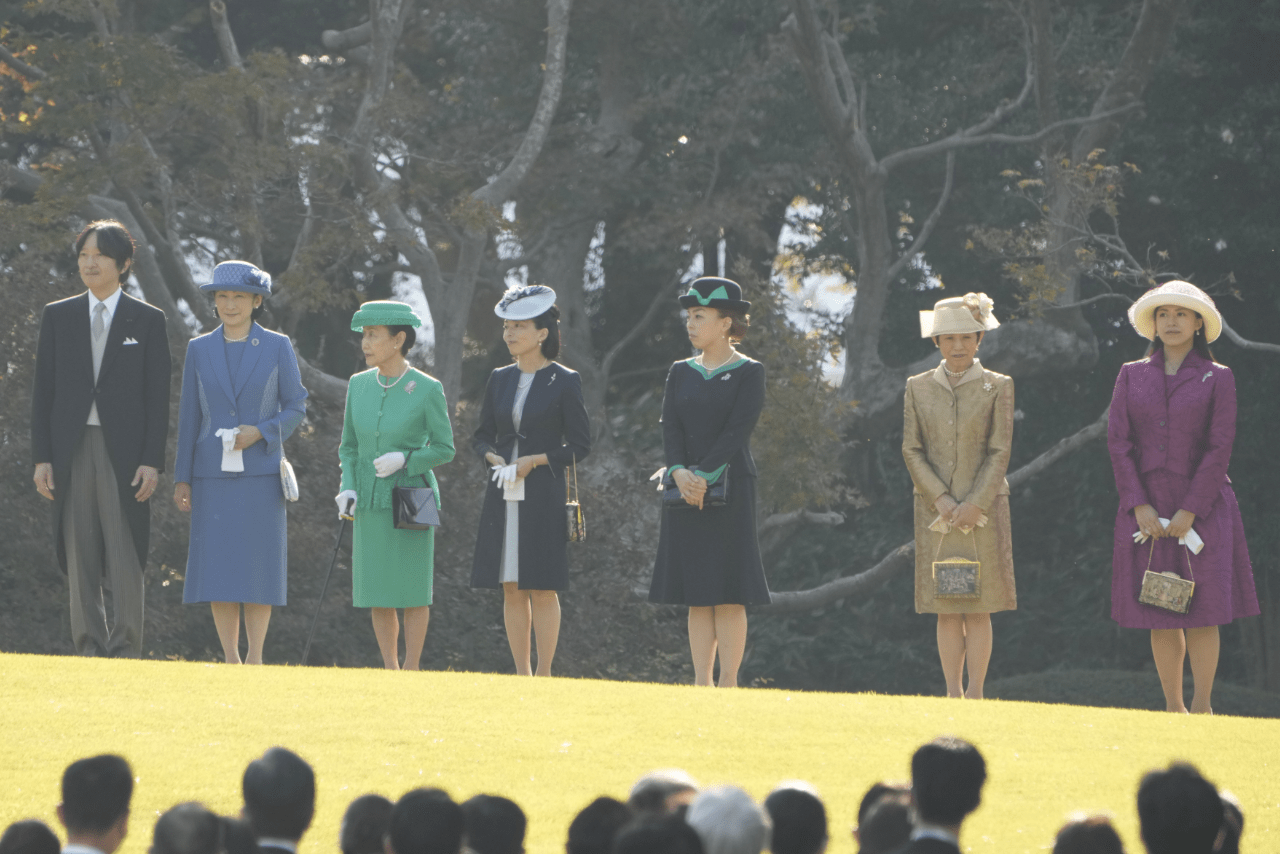 秋篠宮ご夫妻をはじめとする皇族方が一堂に会し、招待者と和やかに懇談された