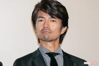 Koki,に続く次のサプライズ2世？  仲村トオルと妻を支える娘たち