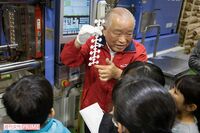 埼玉から世界へ!子どもたちを虜にする85歳、「消しゴム」にかけた夢