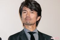 Koki,に続く次のサプライズ2世？  仲村トオルと妻を支える娘たち