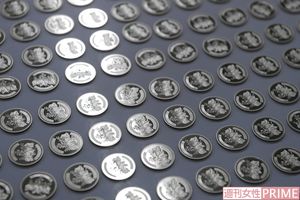 3.目視検査を終えて完成したプルーフ貨幣は、まるで鏡のよう。硬貨のデザインや美しさを再発見できる