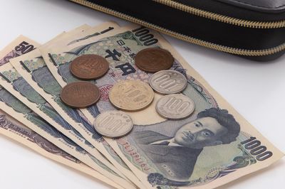 1万円札が300万円に！番号と年号に注目「プレミアムコイン＆紙幣」の見つけ方