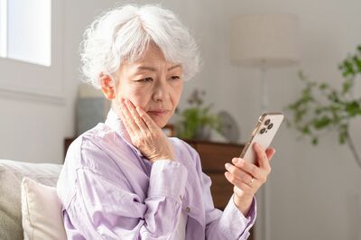 終活の一環に！「スマホじまい」安心ガイド、シニア世代はやっておきたいパスワード記録ノートとは