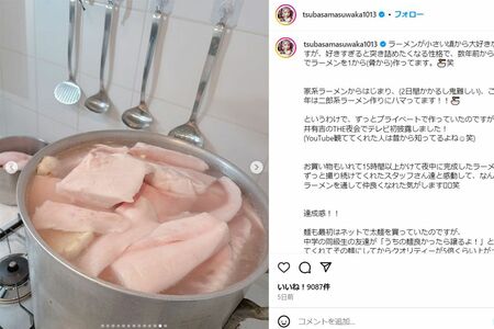 手作りラーメンを作ったことをSNSに投稿した益若つばさ（本人のインスタグラムより）