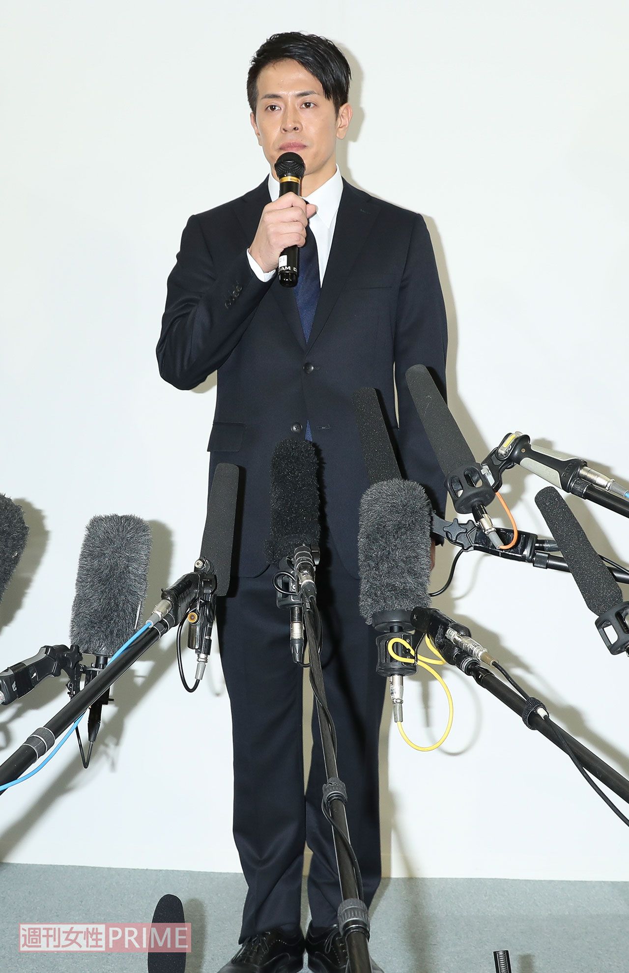 引退会見を開いた純烈・友井雄亮