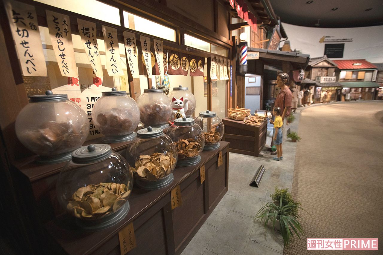 昭和30年代の「帝釈天参道」をイメージしたジオラマ。細部まで作りこまれている　撮影／齋藤周造