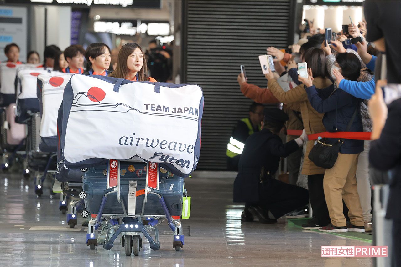 ミラノ・コルティナ五輪から帰国した、フィギュア選手の荷物にも『エアウィーヴ』