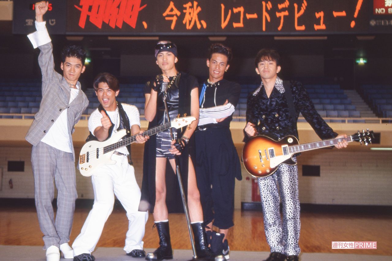 世界に通用する高い音楽性とアイドル性を兼ね備えたグループとして誕生した城島茂、国分太一、松岡昌宏、山口達也、長瀬による5人組TOKIO。'94年9月のCDデビュー発表とデビュー後、初ライブを日本武道館で行った