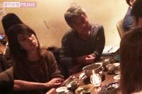 森星、森泉の29歳年上ちょいワル“恋人”と路上で熱唱するアブない夜