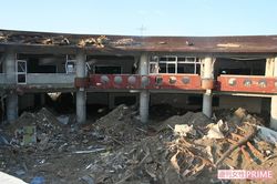 津波はがれきや土砂を巻き込みながら小学校まで到達した