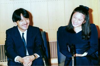 ’89年9月、秋篠宮さまと紀子さまの婚約会見でのご様子