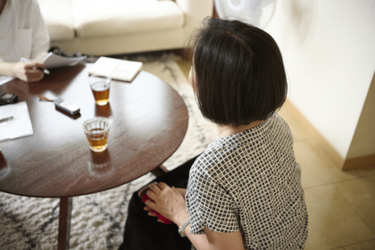 「5年前に載せていただいた『素敵なあの人のシングルライフ』のときと、ほとんど変わっていません」と言うショコラさんの自宅マンションでインタビューが始まった（撮影／山田智絵）