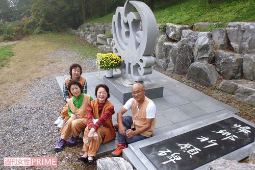 光復会の執拗な抗議で地中に半分埋められた祈願碑。現在もこの姿である