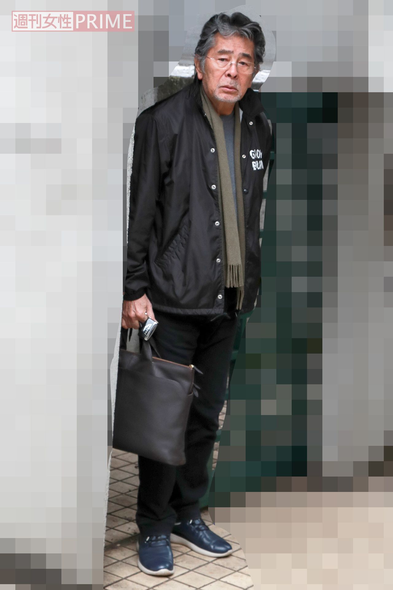 12月上旬、自宅から出てきたMEGUMIの義父・古谷一行