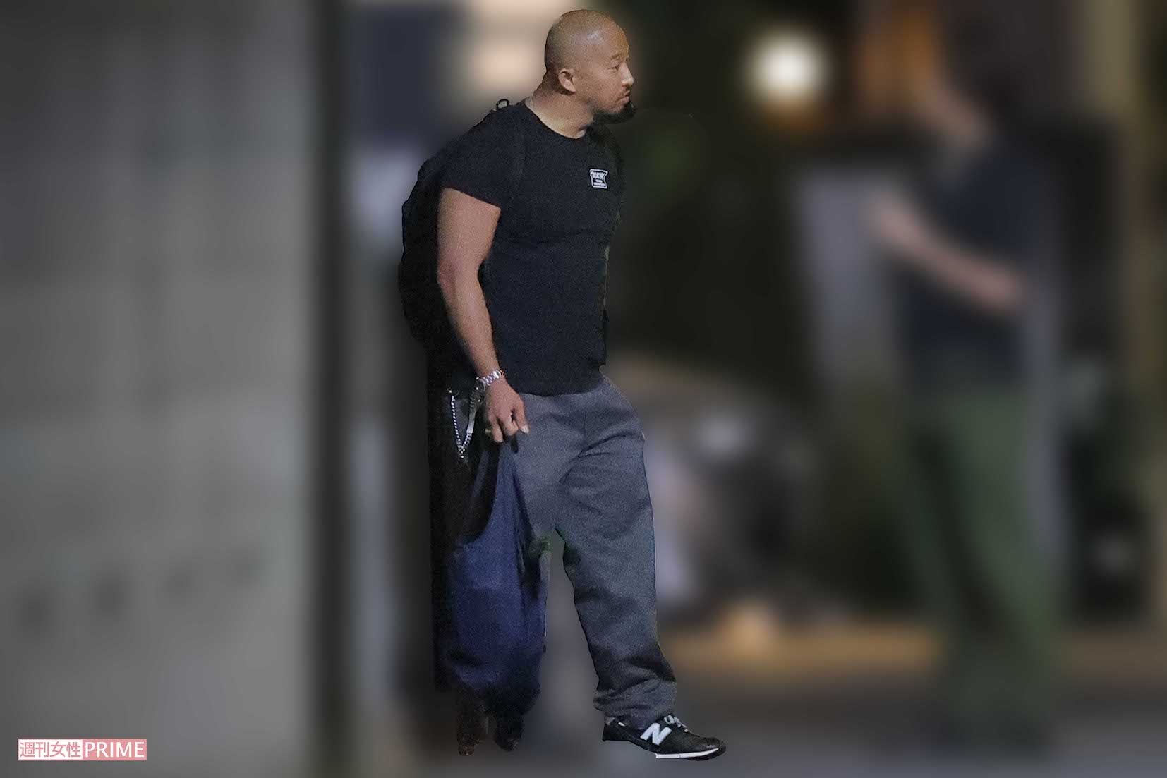 自宅に帰宅した木村拓哉の弟・俊作氏を直撃すると、最初は驚いた様子だったが、A子さんの名前を出すと30分以上にわたり興奮してまくし立てた