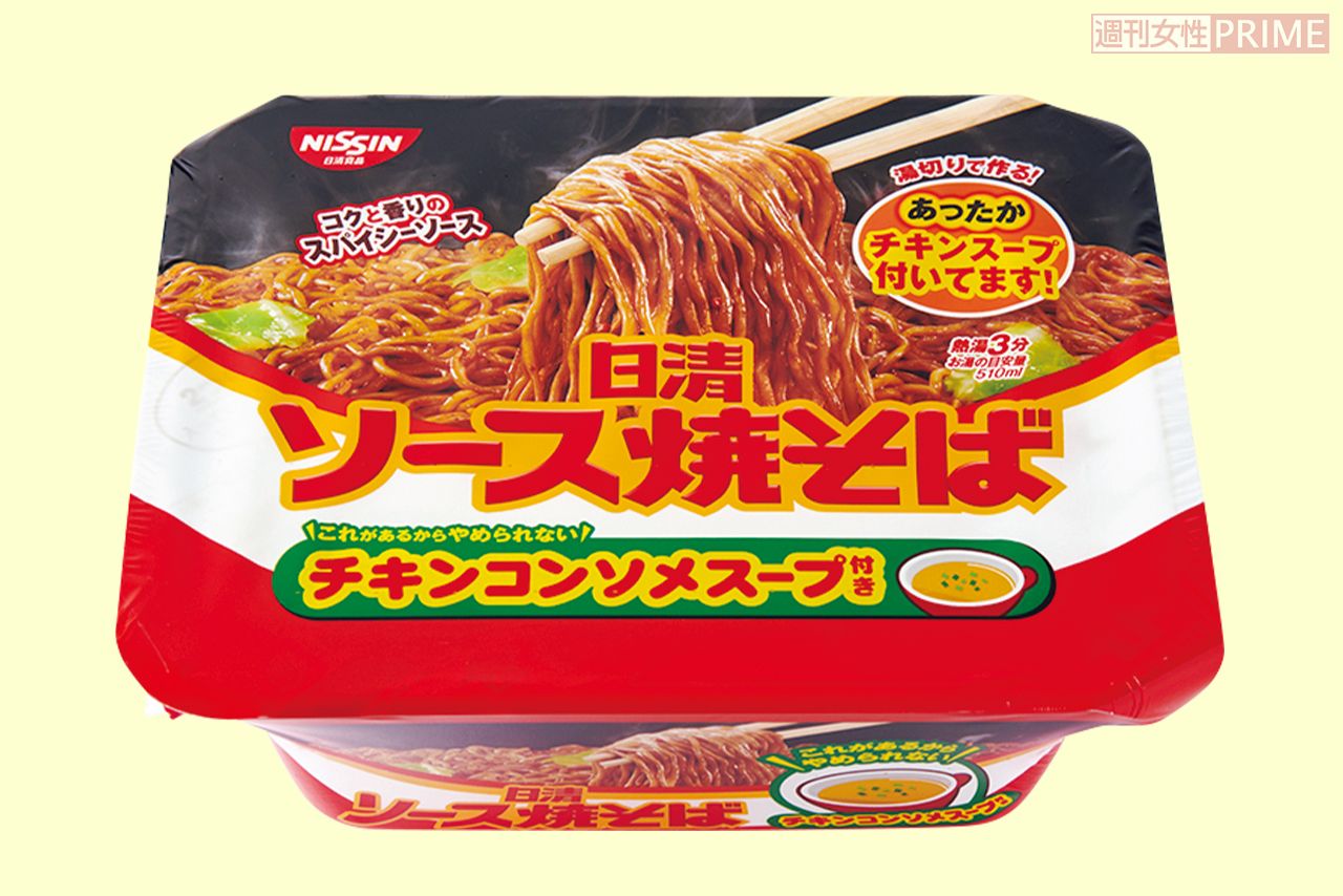 日清ソース焼そばチキンコンソメスープ付き　撮影／山田智絵