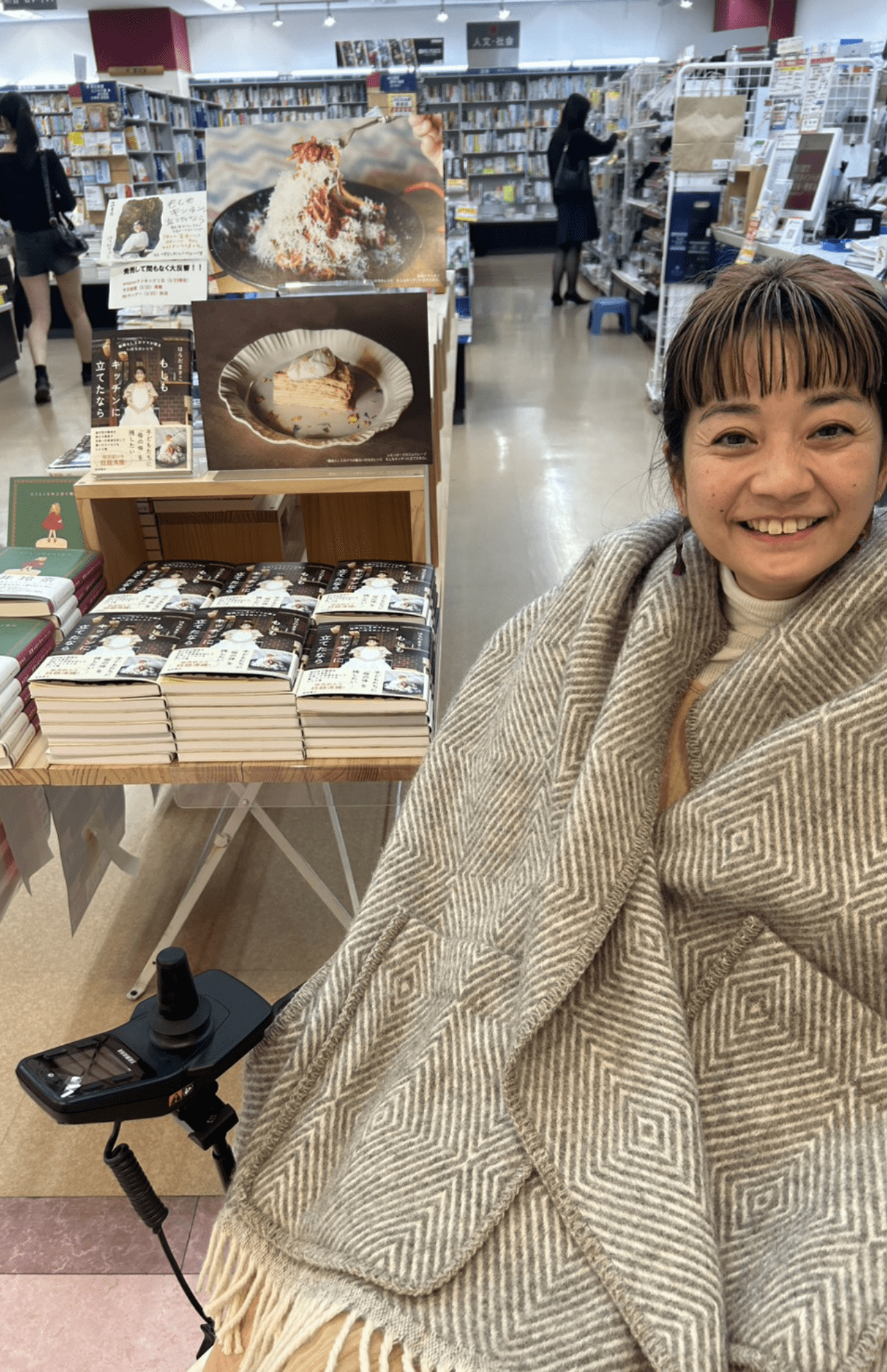 書店に並んだレシピ本を見ても「実感が湧かないんです」とまさこさんは笑う