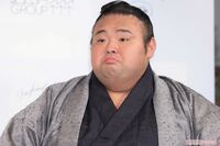 元大関・貴景勝の湊川親方「お肌ツルツル、新弟子みたい」40キロの減量の激変姿に騒然、現役時代の鬼表情の…