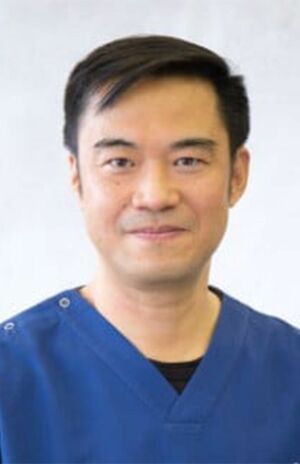 尾形哲先生●医学博士。長野県佐久市立国保浅間総合病院外科部長、同院「スマート外来」担当医として脂肪肝対策など啓発。パリ、ソウルの病院で、多くの肝移植手術を経験、日本赤十字社医療センター肝胆膵・移植外科で生体肝移植チーフを務めた。