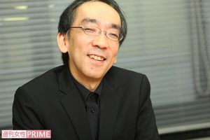 インタビューの最後に“ゲス川谷”について聞くと、彼をうらやんで、この表情に……　撮影／和田咲子