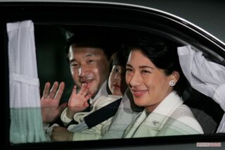 適応障害を公表したころの雅子さま。時折硬い表情に（2004年12月）