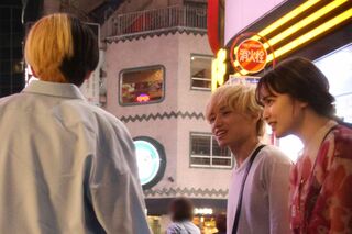 ヒカルに挨拶をするゆうこすとたなか夫妻（参加者提供）