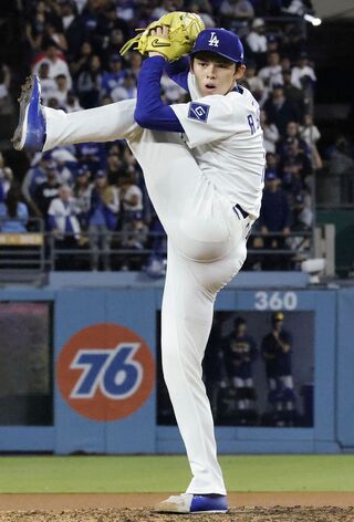 試合を締めくくる“ドジャースの守護神”として活躍する佐々木朗希／共同通信