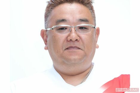《脳梗塞で休止中》サンド伊達みきお、芸人仲間が公開した“すっきり近影”に「痩せた?」の声とファンが驚いた「首元の変化」
