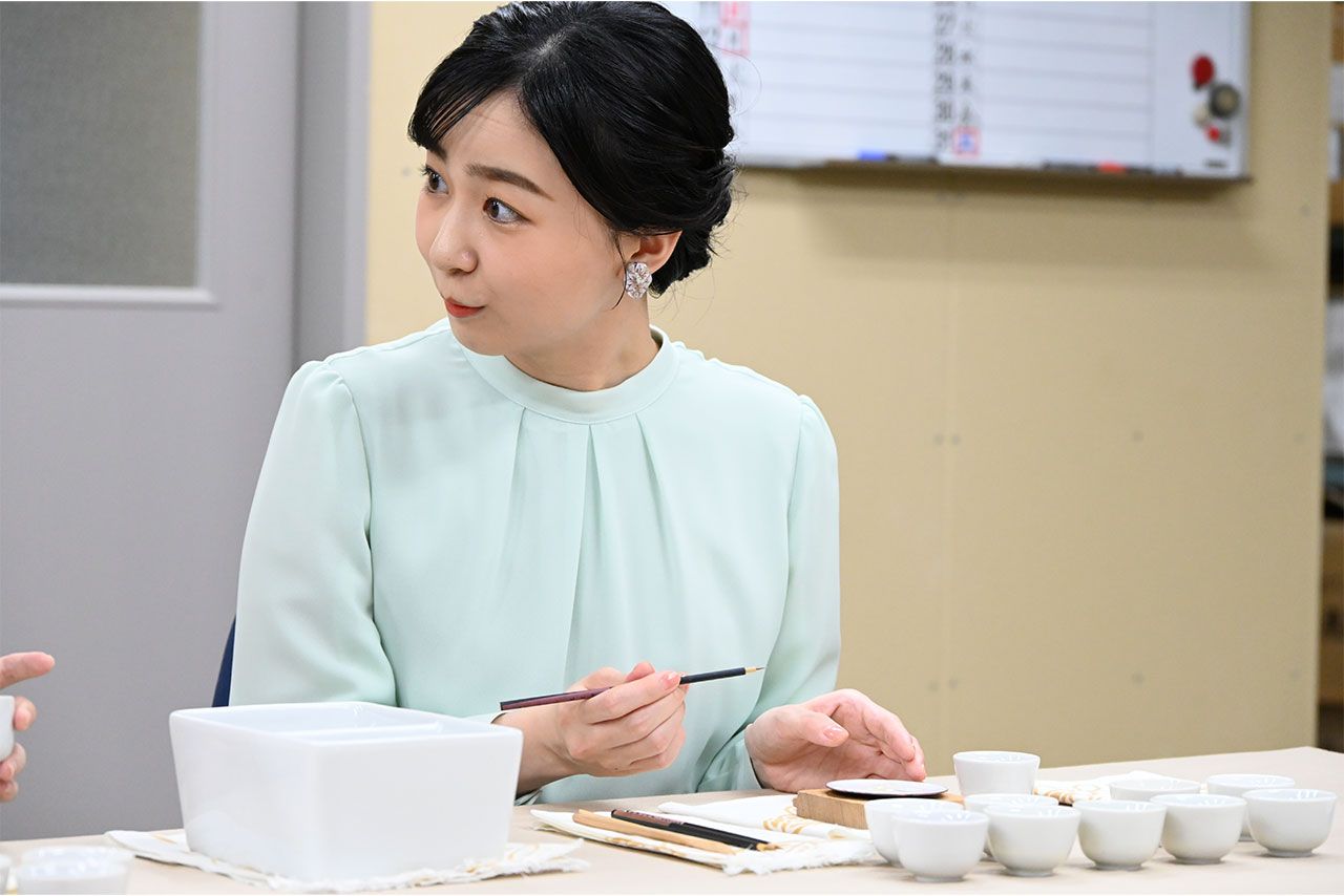 9月30日、秋篠宮家の次女・佳子さまは、日本伝統工芸展名古屋展示にあわせて愛知県を訪問し、地元に根付く伝統工芸品の「尾張七宝」を鑑賞された