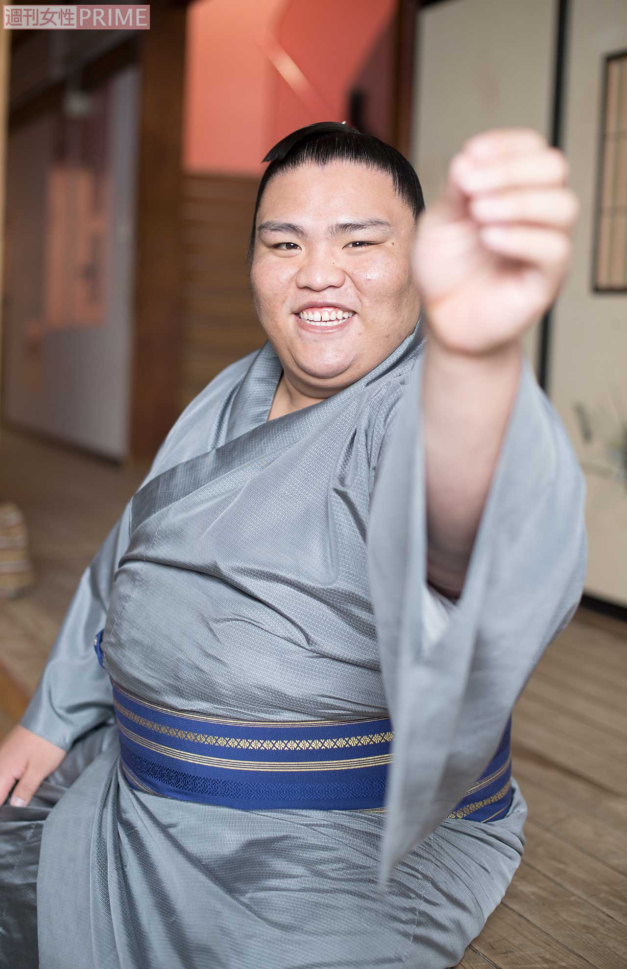 笑顔でポーズをしてくれる御嶽海　　撮影／渡邉智裕　(2017年)