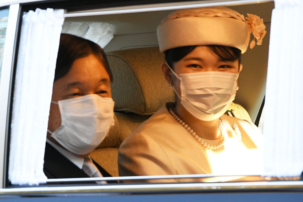 1月1日、上皇ご夫妻に新年のあいさつをするため赤坂御用地へ向かわれた天皇陛下と愛子さま