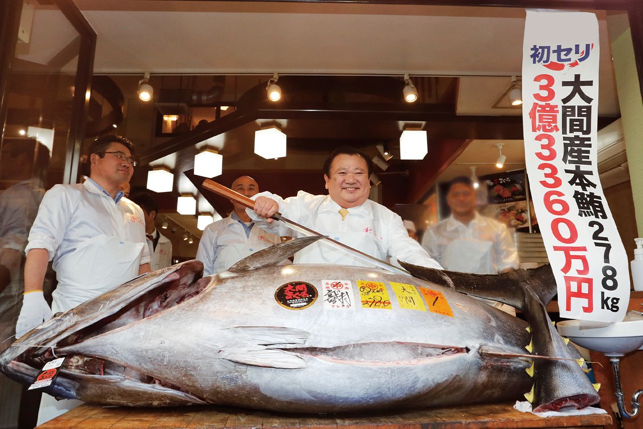 最高値となった2019年の初競り。競り落とした本マグロは、毎年、通常価格で客に提供される