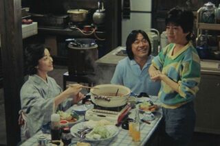 映画の中では、星由里子さん（左）の娘役の沢口（右）は武田（中央）に懐いていた