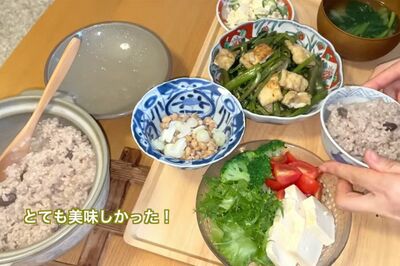 動物性タンパク質はとらず、玄米などの穀物、大豆、種子、ナッツ、野菜や果物などを中心にいただく。「食べるものはシンプルなので、1日の食費は500～700円ほどです」