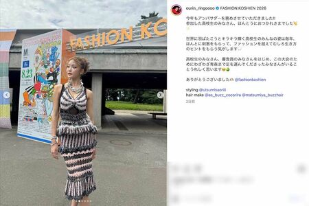 胸元から腰にかけて身体のラインに沿い、胸下は編み目から素肌がのぞく大胆なデザインのマーメイドドレスを着用した王林（本人のインスタグラムより）