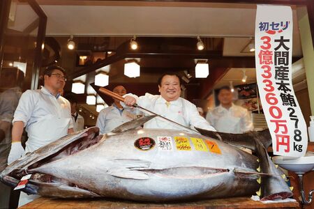 最高値となった2019年の初競り。競り落とした本マグロは、毎年、通常価格で客に提供される