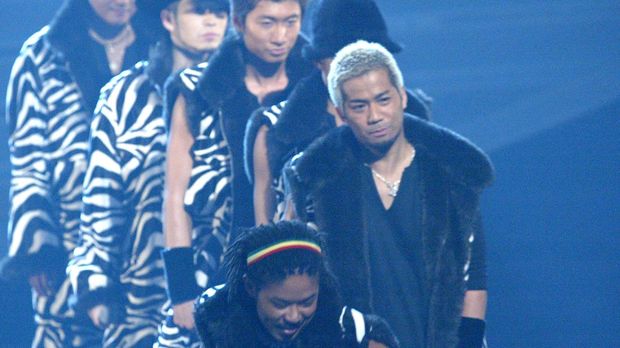 初出場した紅白歌合戦で『Choo Choo TRAIN』を('03年)