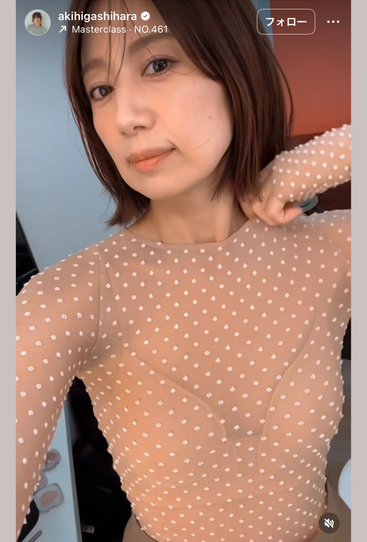 一見すると何も着ていないように見える東原亜希（本人のインスタグラムより）