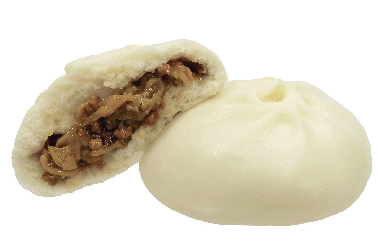 東京・浅草の“もんじゃまん”。紅生姜やベビースターラーメンのような麺も入っていて、間違いなくもんじゃ