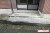 高齢女性宅の玄関に、タバコの吸い殻を4年間大量投棄した男の “心の歪み”