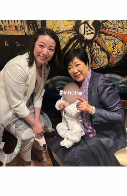 親子で小池都知事と（元谷氏のツイッターより、写真は一部加工）