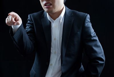 「ゴキブリを持って土下座」「電話越しに排泄音」悪質クレーマーからの被害がエグい