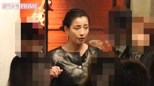 '13年4月7日、都内で行われていた自身の誕生日会から出てくる宮沢りえ